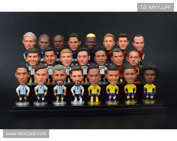 动漫足球明星手办精美展示让你领略运动与艺术的完美结合