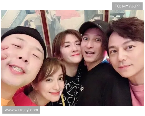 内娱女明星与足球明星的甜蜜互动背后揭示的爱情与事业的双重挑战