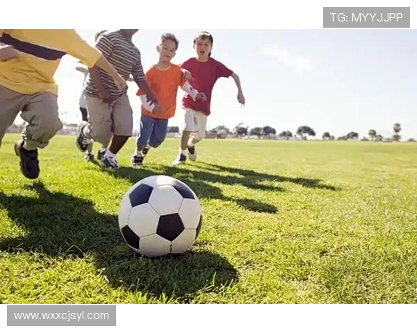 足球明星们的感人孝心瞬间展现家庭温情与亲情的深厚纽带 足球明星们的感人孝心瞬间展现家庭温情与亲情的深厚纽带