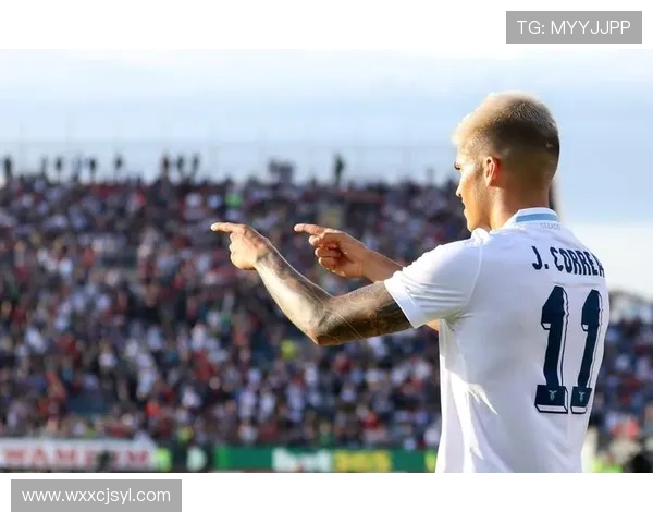 足球场上的颜值盛宴盘点那些令人心动的足球明星魅力瞬间 足球场上的颜值盛宴盘点那些令人心动的足球明星魅力瞬间